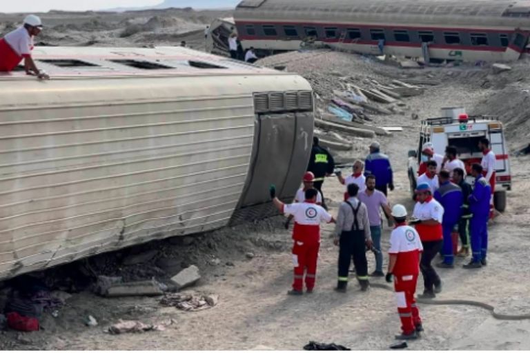 Descarrila tren en Irán 