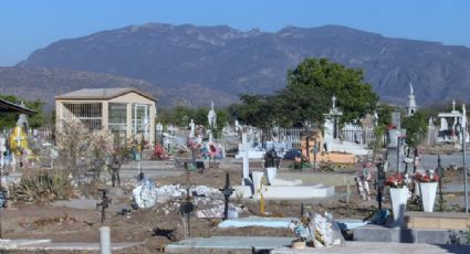 Ciudad Obregón: Van a visitar a sus difuntos al panteón y encuentran un cráneo sobre la tumba