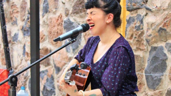 Mon Laferte lleva su talento musical al Cereso de Ciudad Obregón y ofrece concierto a reclusas