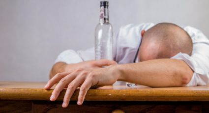 Concurso de beber causa la muerte de un hombre; terminó con la botella en 2 minutos