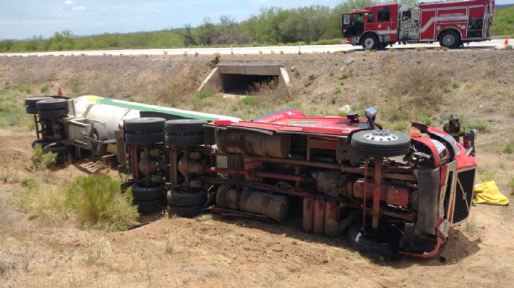 Accidente en Sonora moviliza autoridades: Se vuelca pipa con más de 50 toneladas de amoníaco