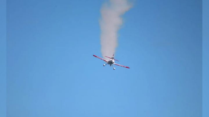 Avioneta que iba de Querétaro a Morelia se desploma en campo de siembras; hay dos muertos