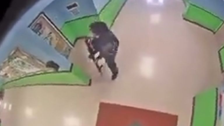 Revelan nuevas imágenes del tiroteo en escuela de Texas. Foto: Captura de pantalla