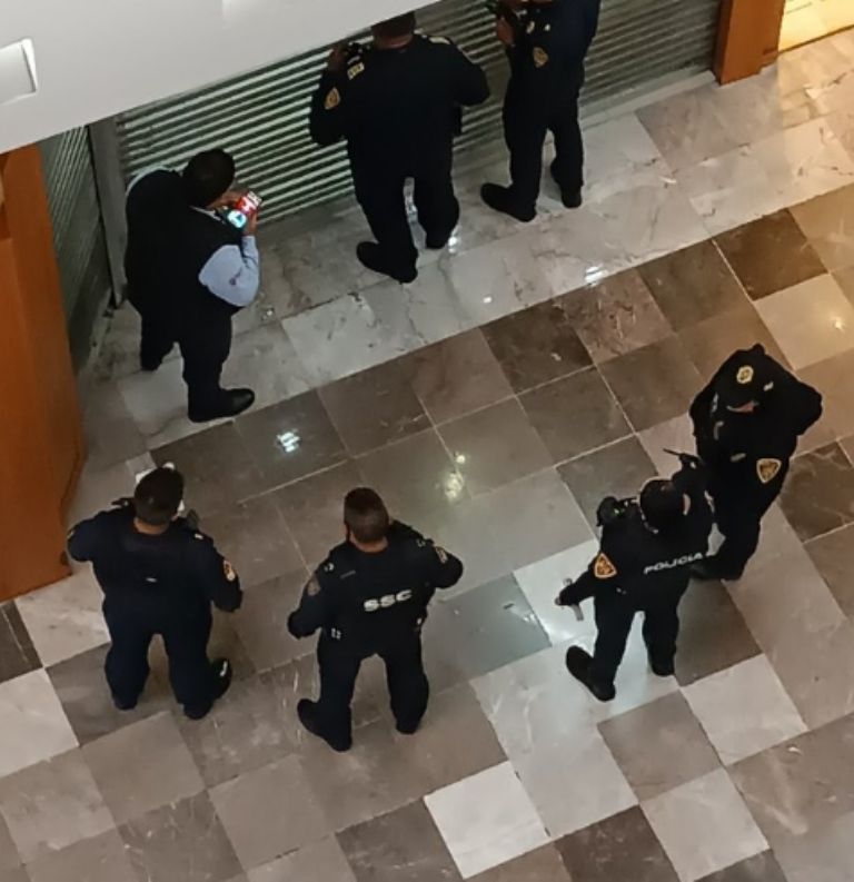 Autoridades se movilizaron por un atraco a una joyería en CDMX. Foto: Twitter