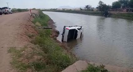 Tras choque, conductor de la tercera edad cae con su vehículo a las aguas del Canal Bajo