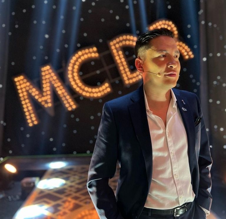 Instagram @armandohernandezoficial