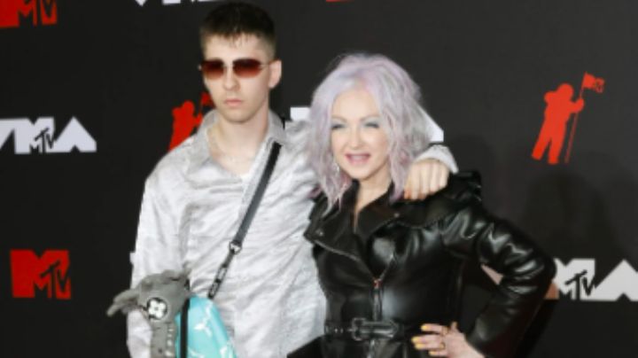 Hijo de reconocida cantante fue arrestado por conducir un vehículo reportado como robado