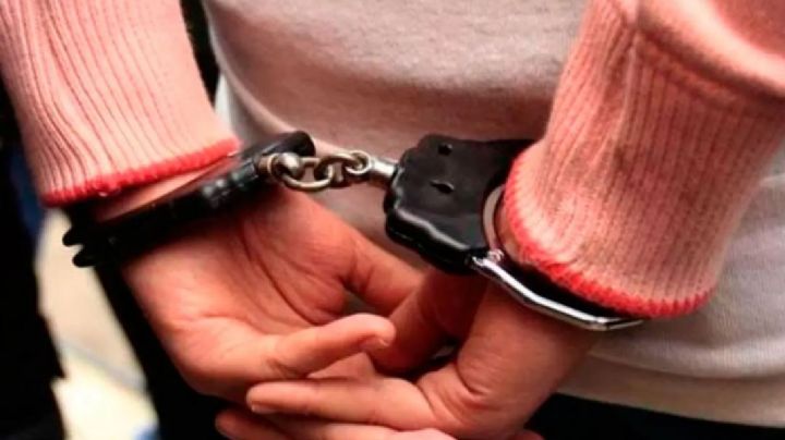 Mujer apuñala a su esposo luego de que él le prohibiera usar jeans; ya fue detenida