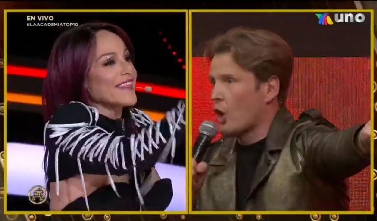 Alexander Acha se pelea con Lolita en vivo