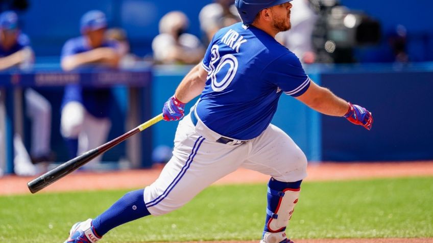 ¡Capitán al rescate! Alejandro Kirk conecta jonrón y le da el triunfo a los Azulejos ante los Reales