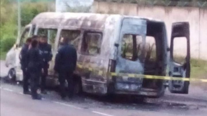 CJNG: Sicarios atracan transporte público y calcinan la unidad; acribillan a una mujer militar