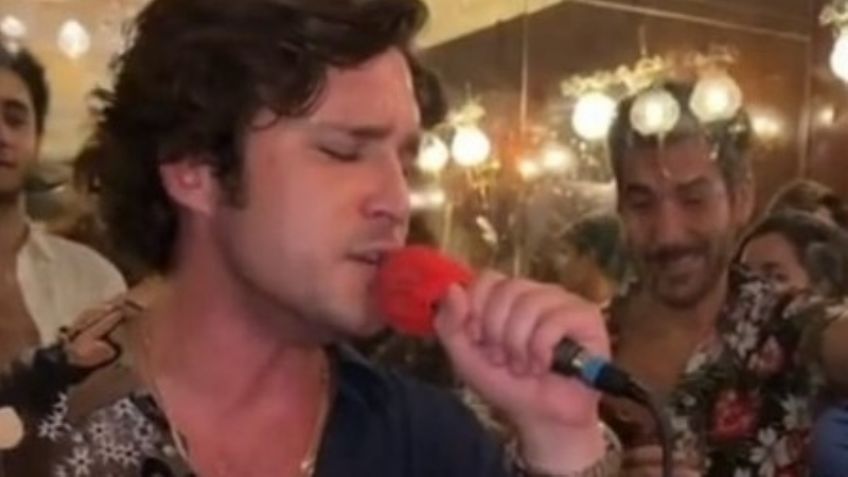 ¿Autotune de más? Diego Boneta se avienta un 'palomazo' en un bar pero usuarios critican su voz