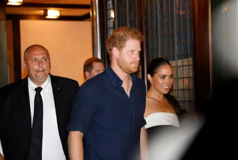 Meghan Markle y Harry en el restaurante
