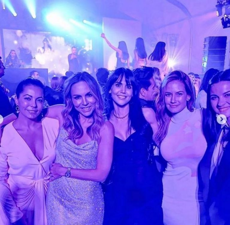 Altair Jarabo, Maite Perroni y sus amigas