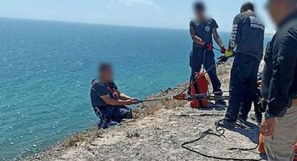 Hallan restos humanos y accesorios en acantilado en Puerto Peñasco; Bomberos los rescatan