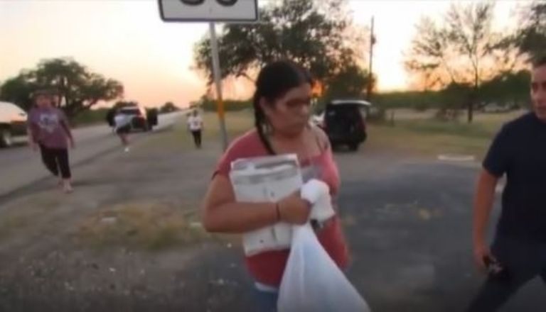 Adriana intenta escapar de la familia Garza