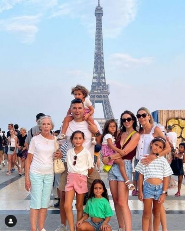 Jacqueline Bracamontes, Martín Fuentes y su familia viajan a París