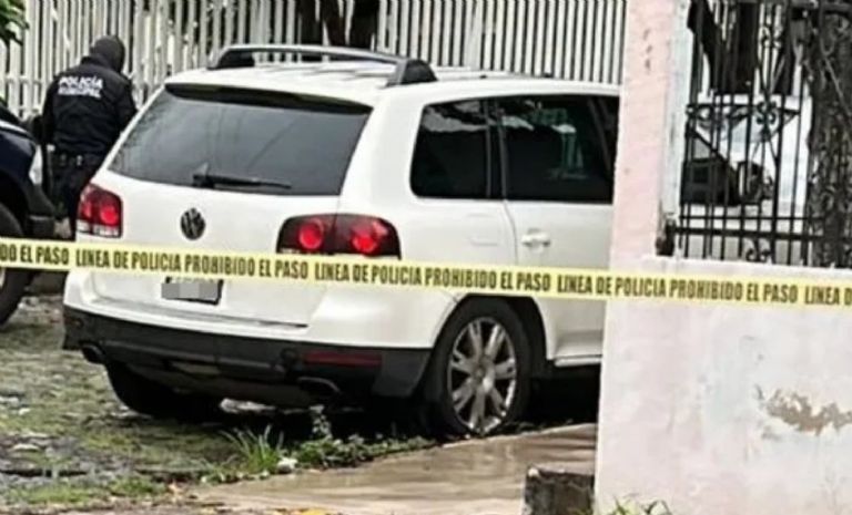 Al interior de una camioneta en Colima, hallan dos bolsas con restos humanos. Foto: Twitter