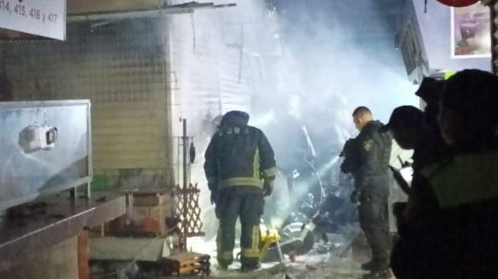 Fuego consume locales del Mercado de Jamaica, en CDMX; corto circuito inició el siniestro
