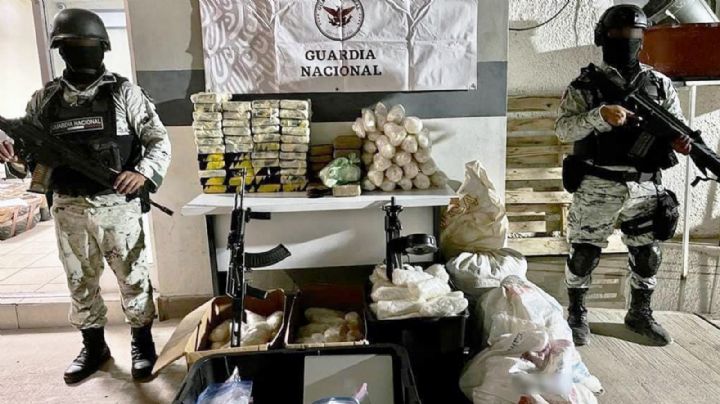 Caen dos presuntos narcos a bordo de auto blindado en Sonora; llevaban armas y drogas