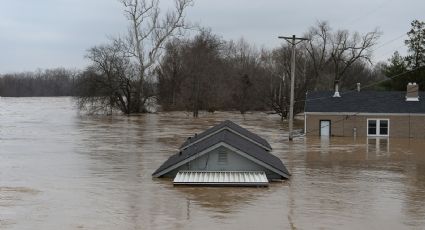 Tras torrenciales lluvias y severas inundaciones, 8 personas pierden la vida en Estados Unidos