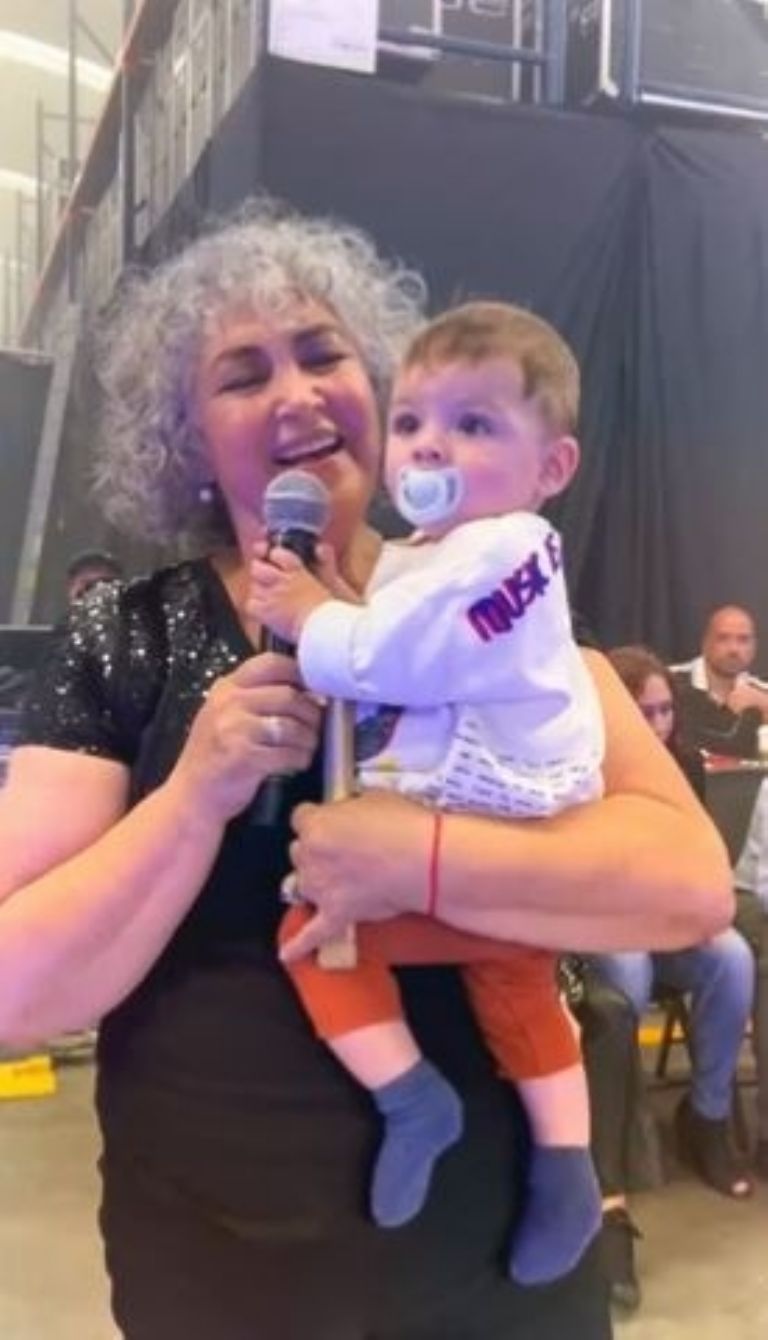 Amanda Miguel con su nieto Lucca