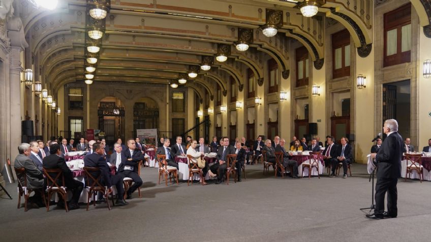 'Mañanera' de AMLO: Presidente comparte detalles de su cena con empresarios en Palacio Nacional