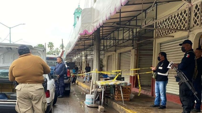Asesinan a bebé recién nacido: Abandonan su 'cuerpecito' en la banqueta de un mercado del centro
