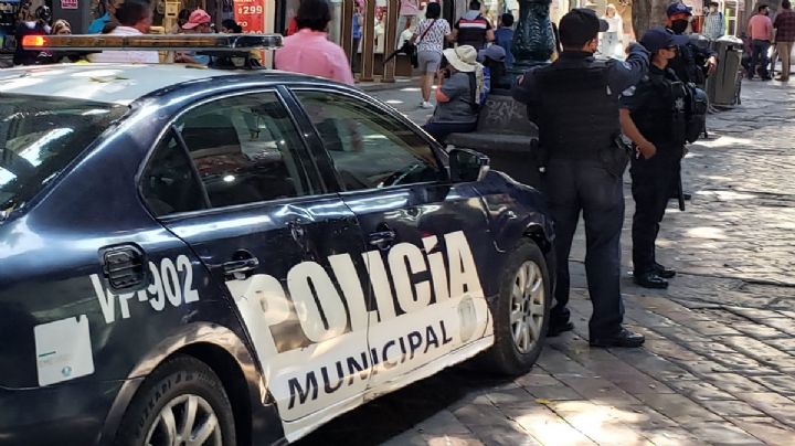 Orlando y Alejandro son descubiertos mientras abusaban de una menor en una tienda de Puebla