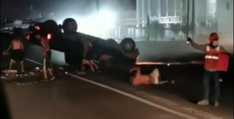 Volcadura en carretera al sur Ciudad Obregón deja cinco lesionados. Foto: Facebook