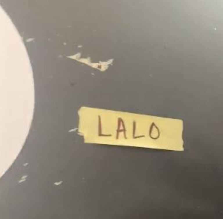 Nombre de 'Lalo' en su camerino