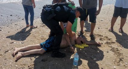 Evitan tragedia: Socorren a hombre que por poco muere ahogado en playa de Sonora