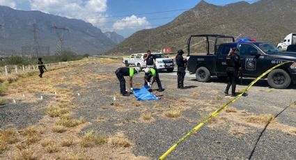 Asesinan a balazos a un hombre a la orilla de una carretera de Nuevo León
