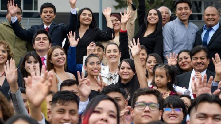 Se gradúa la primera generación de alumnos del Instituto Rosario Castellanos en CDMX