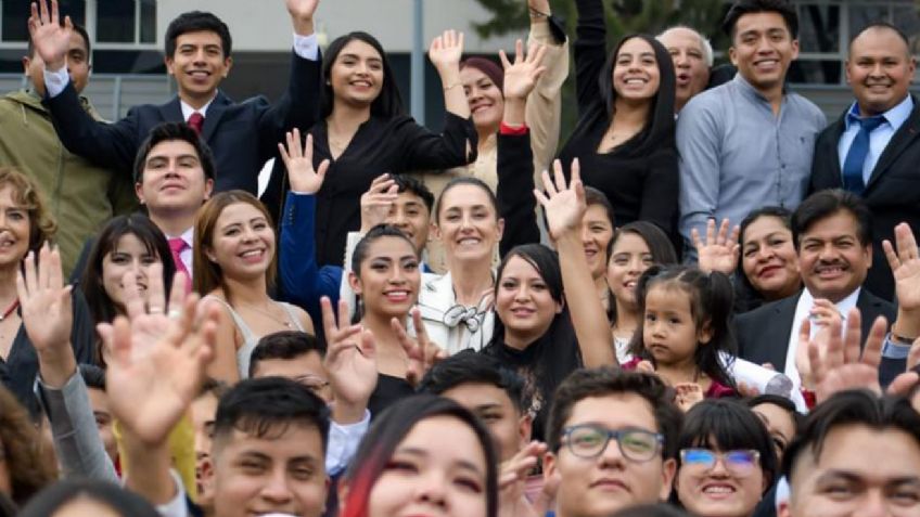 Se gradúa la primera generación de alumnos del Instituto Rosario Castellanos en CDMX