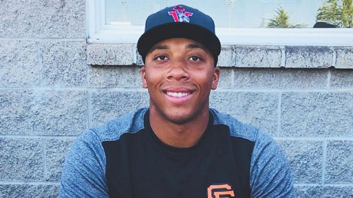 Pitcher de los Gigantes de San Francisco se declara gay y es puesto en libertado por el equipo