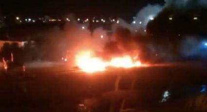 Por acumular derrotas, presuntos fans de equipo argentino queman autos de los jugadores
