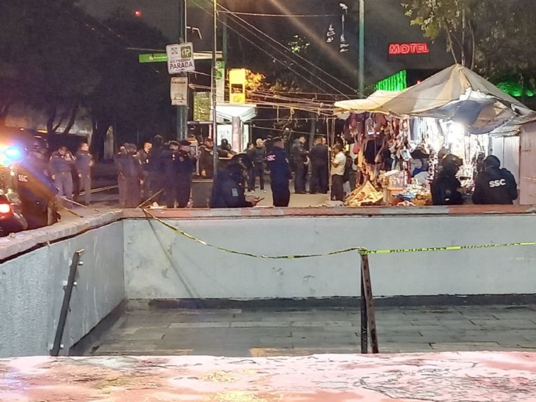 Autoridades capitalinas se movilizaron por la agresión armada en Metro La Raza. Foto: Twitter