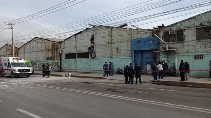 Fuerte explosión en fábrica de muebles para baño en Ecatepec dejó tres lesionados
