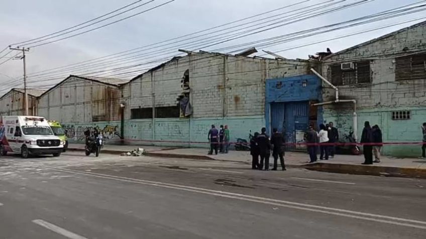 Fuerte explosión en fábrica de muebles para baño en Ecatepec dejó tres lesionados