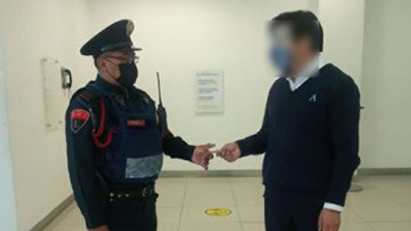 Excelente servicio: Policía de la CDMX regresa dinero que encontró en un cajero automático