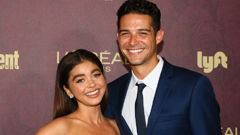 Sarah Hylands y Wells Adams