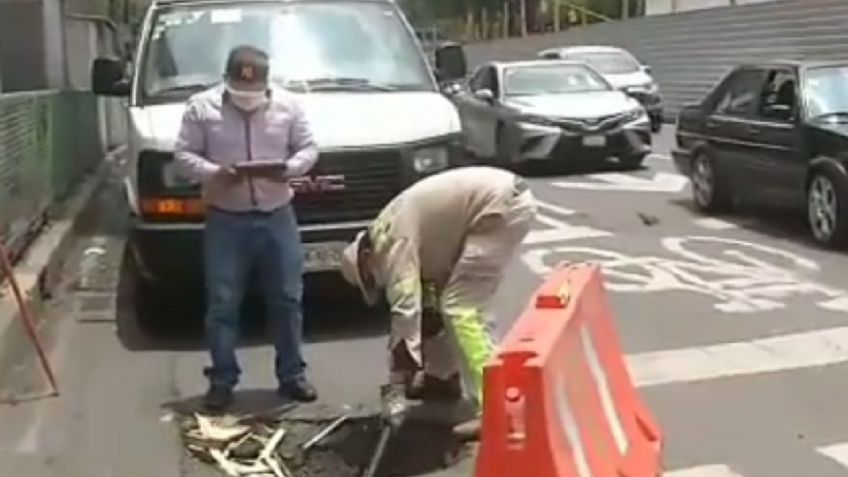 CDMX: Se abre socavón de un metro sobre avenida Arcos de Belén, en la Cuauhtémoc