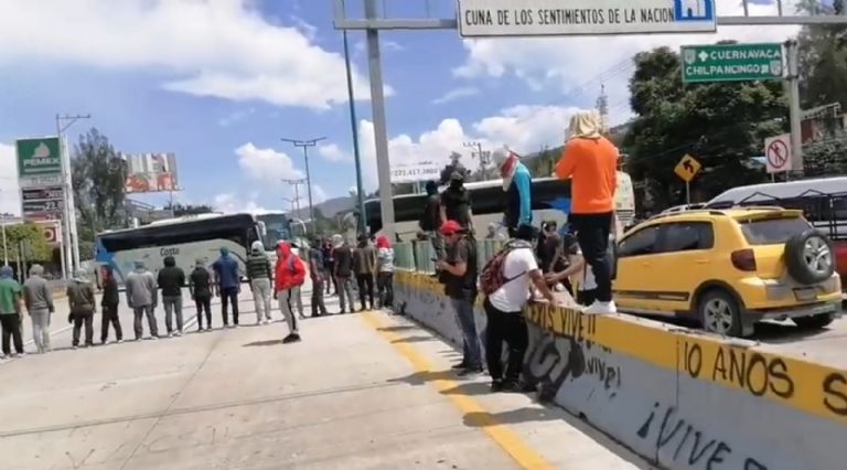 Bloqueo Autopista del Sol 