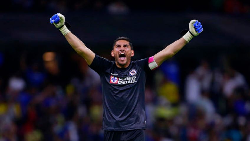 Fuerte regaño: 'Chuy' Corona habría reprendido fuerte a sus compañeros de Cruz Azul tras goleada