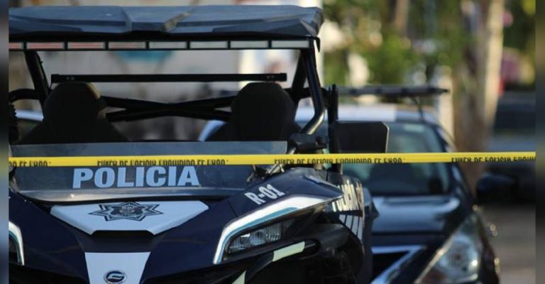 Autoridades llegan al sitio del crimen
