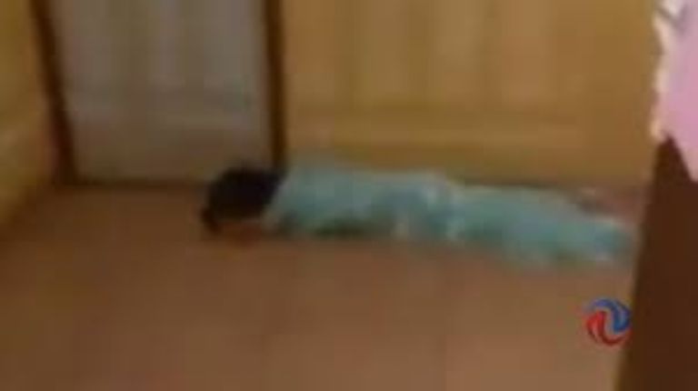 En la imagen, un fragmento de video que exhibió abusos en albergue de Guaymas, Sonora. Foto: Internet