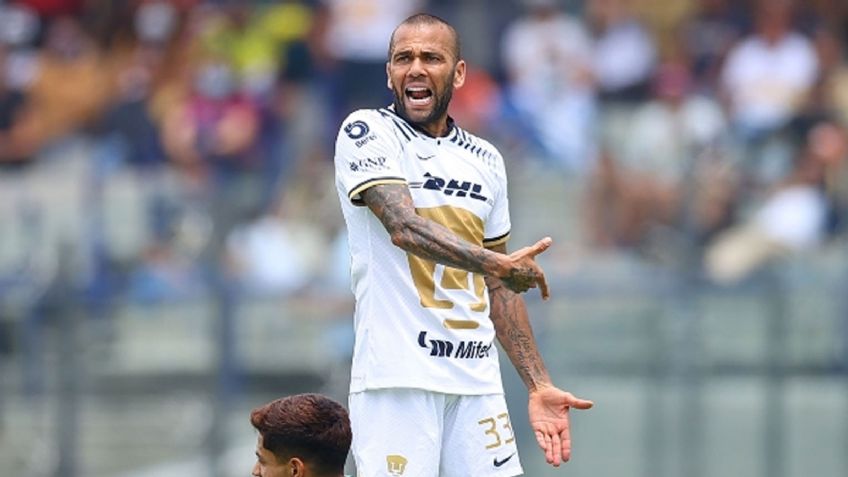 "No es amor": Dani Alves responde a abucheos de la afición; ¿cuáles son sus números con Pumas?
