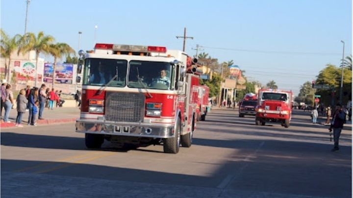 Incendio a las afueras de un negocio en Ciudad Obregón moviliza al cuerpo de Bomberos