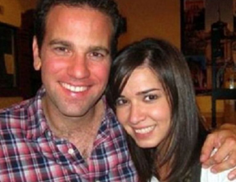 Laura G y Loret de Mola